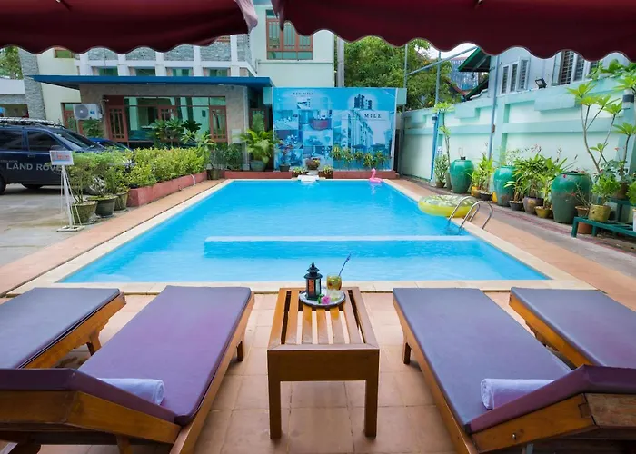 Ten Mile Hotel