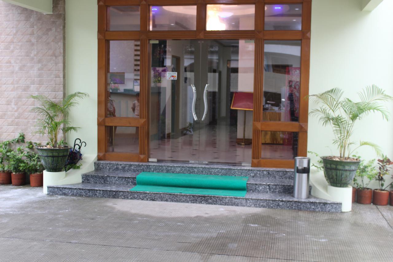 Hotel Mile Yangon