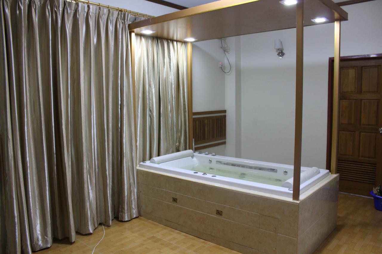 Mile Hotel 4*